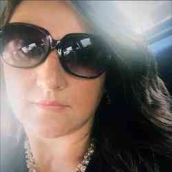 Single Greek woman in Chicago, IL, United States