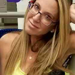 Single Greek woman in Chicago, Illinois, United States