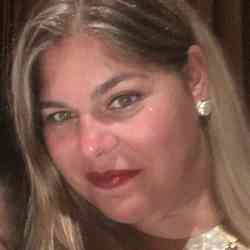 Single Greek woman in Toronto, Ontario, Canada