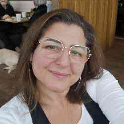 Single Greek woman in Rugby, England, United Kingdom