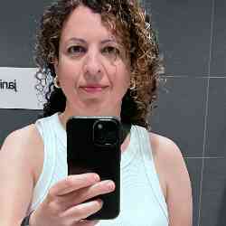 Single Greek woman in Toronto, Ontario, Canada