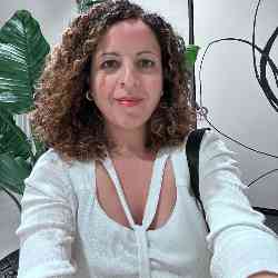 Single Greek woman in Toronto, Ontario, Canada