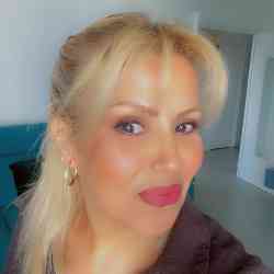 Single Arab woman in Lyon, Auvergne-Rhône-Alpes, France