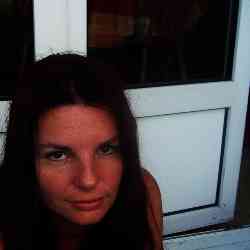 Single Arab woman in Gaillon, France, France