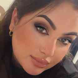 Single Arab woman in Paris, France, France