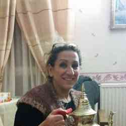 Single Arab woman in Montreuil, France, France