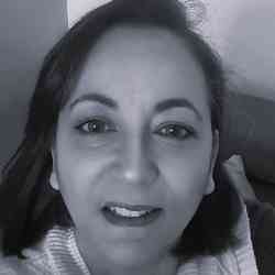 Single Arab woman in Paris, France, France