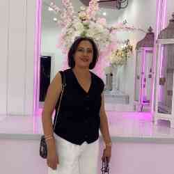Single Arab woman in Paris, France, France