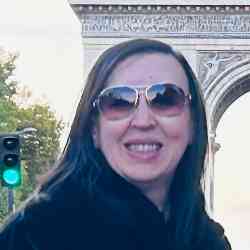 Single Arab woman in Montreal, Quebec, Canada