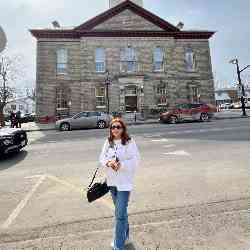 Single Arab woman in Ottawa, ON, Canada