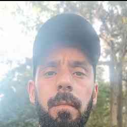 Single Arab man in Ivry-sur-Seine, Île-de-France, France