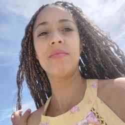 Single Arab woman in Denia, España, Spain