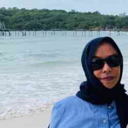 Single Arab woman in Saudi Arabia