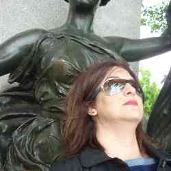 Single Arab woman in Westmount, Quebec, Canada