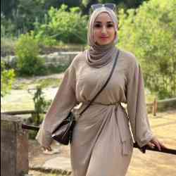 Single Muslim woman in İstanbul, Türkiye, Turkey