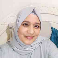 Single Muslim woman in Cape Town, South Africa, South Africa