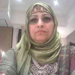 Single Muslim woman in Kirkheaton, England, United Kingdom