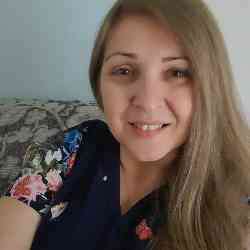 Single Greek woman in Thessaloniki, Greece