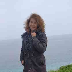 Single Greek woman in Thessaloniki, Greece