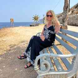 Single Greek woman in Thessaloniki, Greece