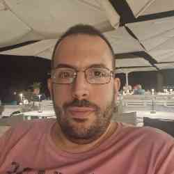 Single Greek man in Parikia, Ελλάδα, Greece