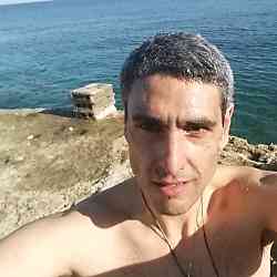 Single Greek man in Athens, Ελλάδα, Greece