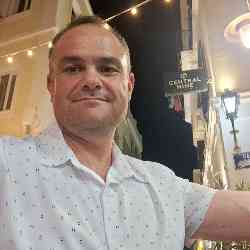 Single Greek man in Ερμούπολη, Ελλάδα, Greece