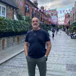 Single Greek man in Athens, Ελλάδα, Greece