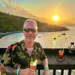 Single Greek man in Thessaloniki, Θεσσαλονίκη, Greece