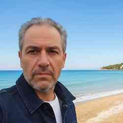 Single Greek man in Βόλος, Ελλάδα, Greece