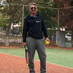 Single Greek man in Athens, Ελλάδα, Greece