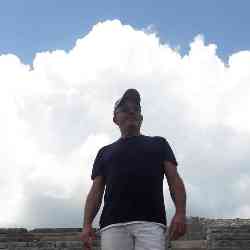 Single Greek man in Athens, Ελλάδα, Greece