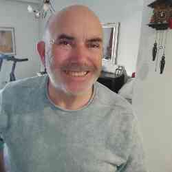 Single Greek man in Athens, Ελλάδα, Greece