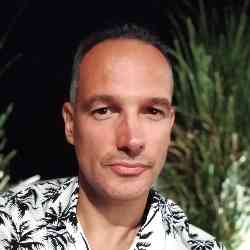 Single Greek man in Πεντέλη, Ελλάδα, Greece