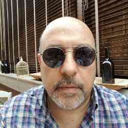 Single Greek man in Athens, Ελλάδα, Greece