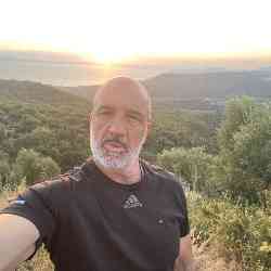 Single Greek man in Athens, Ελλάδα, Greece