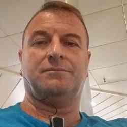 Single Greek man in Πειραιάς, Ελλάδα, Greece