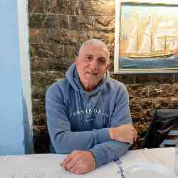 Single Greek man in Athens, Ελλάδα, Greece