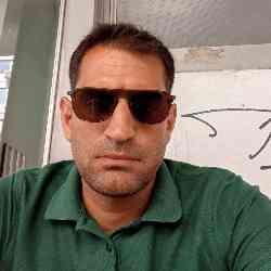 Single Greek man in Athens, Ελλάδα, Greece