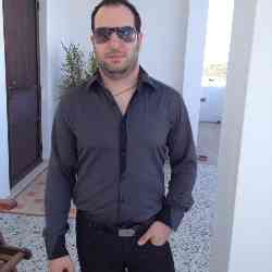 Single Greek man in Μήλος, Ελλάδα, Greece