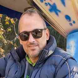 Single Greek man in Πειραιάς, Ελλάδα, Greece