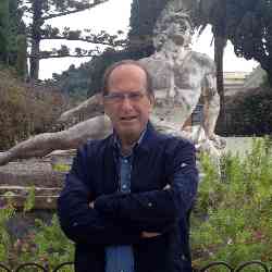 Single Greek man in Athens, Ελλάδα, Greece