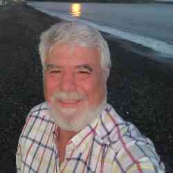 Single Greek man in Μεταμόρφωση, Ελλάδα, Greece