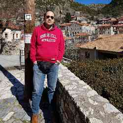 Single Greek man in Piraeus Regional Unit, Ελλάδα, Greece