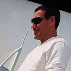 Single Greek man in Athens, Ελλάδα, Greece
