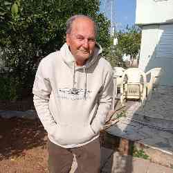 Single Greek man in Eretria, Ελλάδα, Greece
