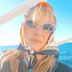 Single Greek woman in Thessaloniki, Greece