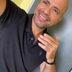 Single Greek man in Glifada, Greece