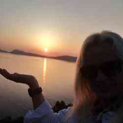 Single Greek woman in Pireas, Attica, Greece