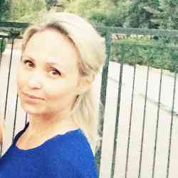 Single Greek woman in Pireas, Greece